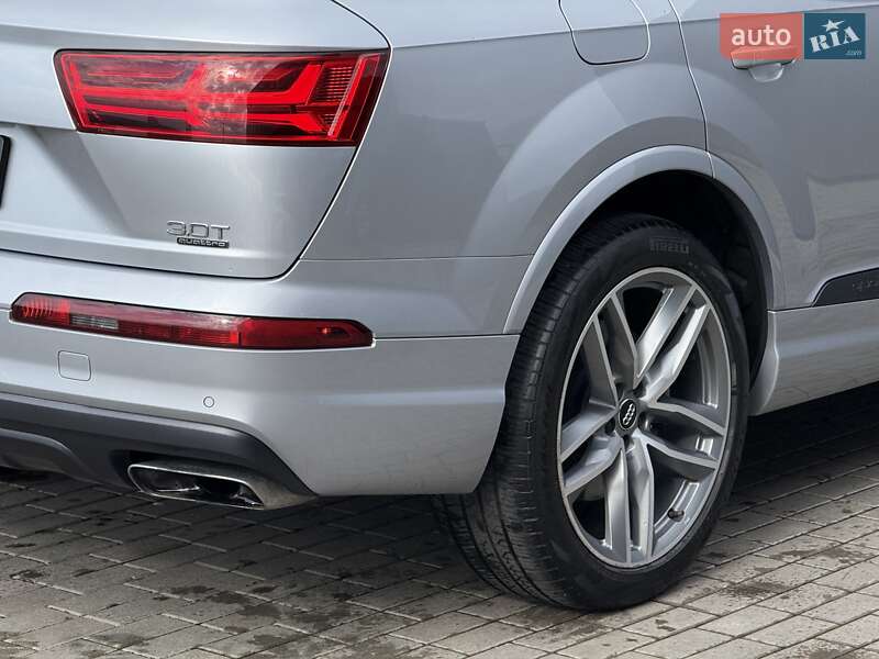 Внедорожник / Кроссовер Audi Q7 2017 в Мукачево