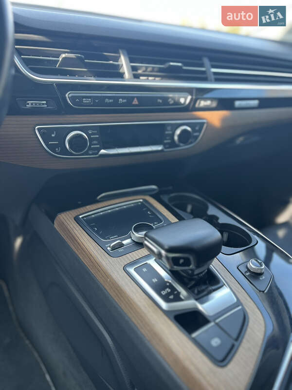 Позашляховик / Кросовер Audi Q7 2016 в Львові