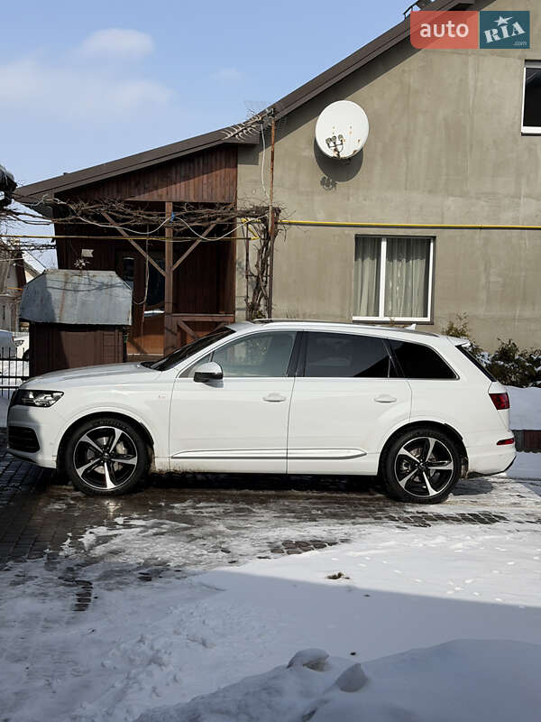Позашляховик / Кросовер Audi Q7 2017 в Бучачі