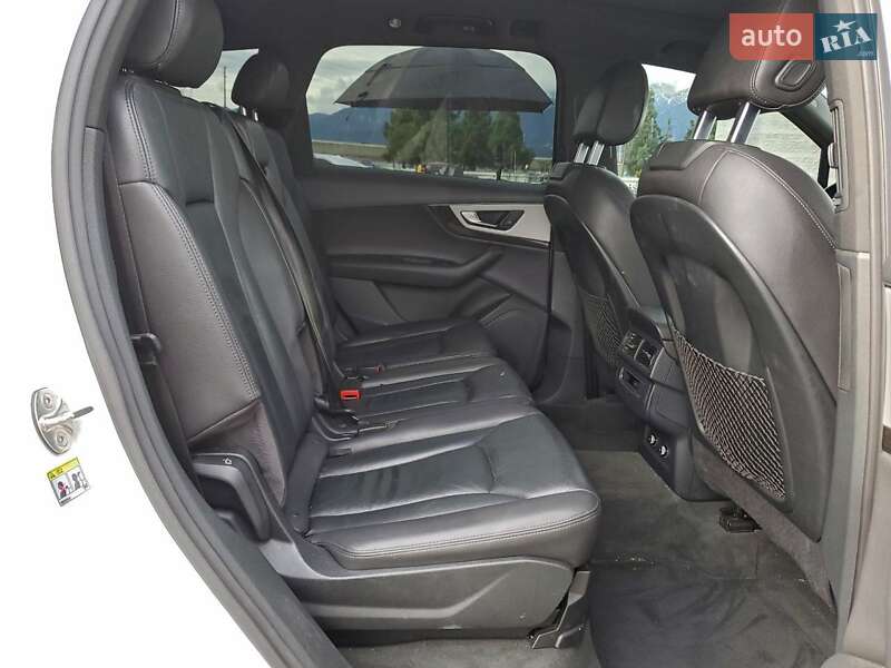 Позашляховик / Кросовер Audi Q7 2017 в Чернівцях