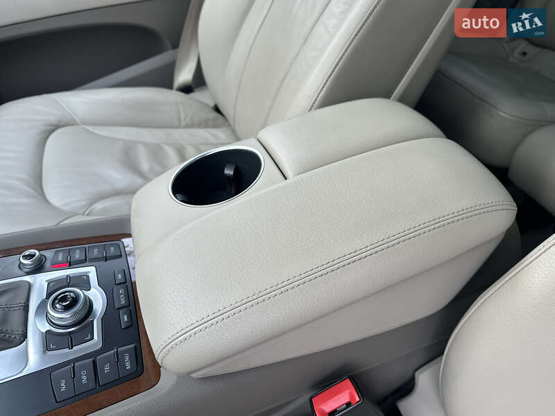 Позашляховик / Кросовер Audi Q7 2012 в Києві