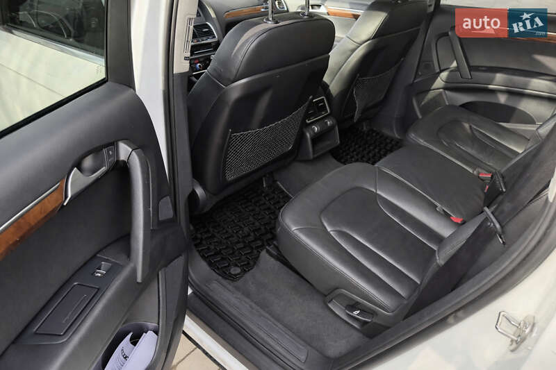 Внедорожник / Кроссовер Audi Q7 2015 в Хусте