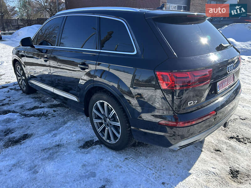 Позашляховик / Кросовер Audi Q7 2016 в Луцьку