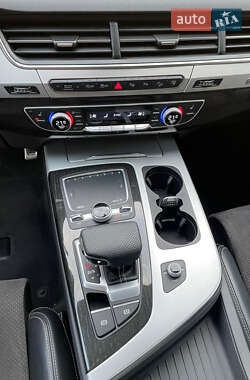 Позашляховик / Кросовер Audi Q7 2015 в Ужгороді