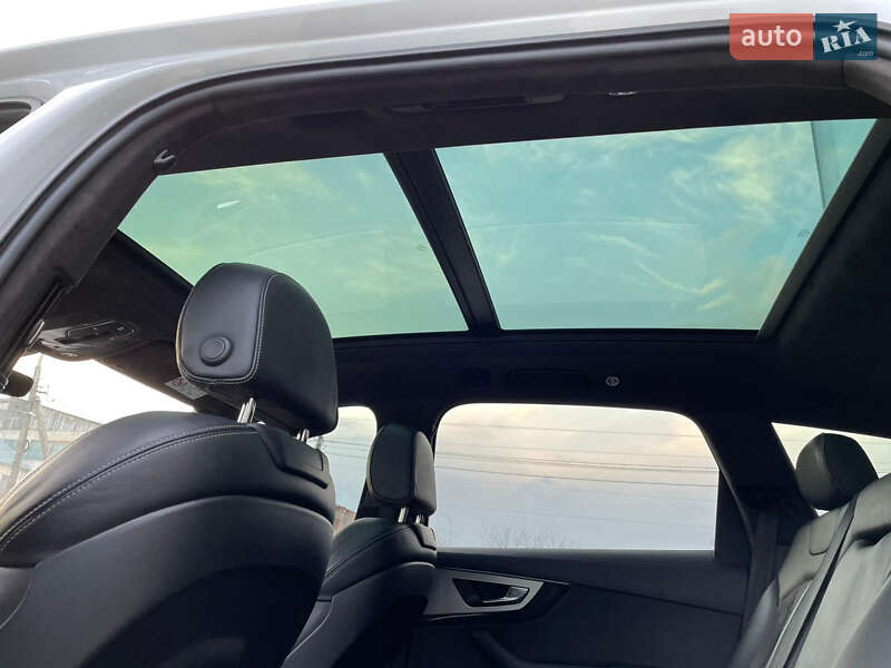 Позашляховик / Кросовер Audi Q7 2015 в Ужгороді