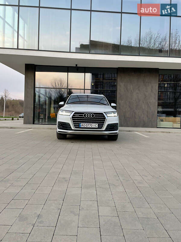 Позашляховик / Кросовер Audi Q7 2015 в Ужгороді