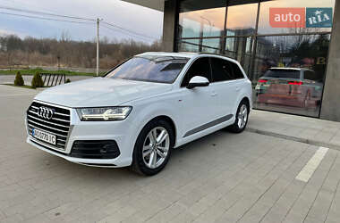 Позашляховик / Кросовер Audi Q7 2015 в Ужгороді