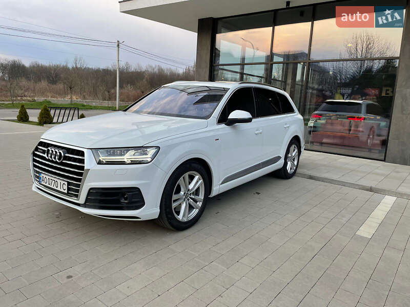 Позашляховик / Кросовер Audi Q7 2015 в Ужгороді