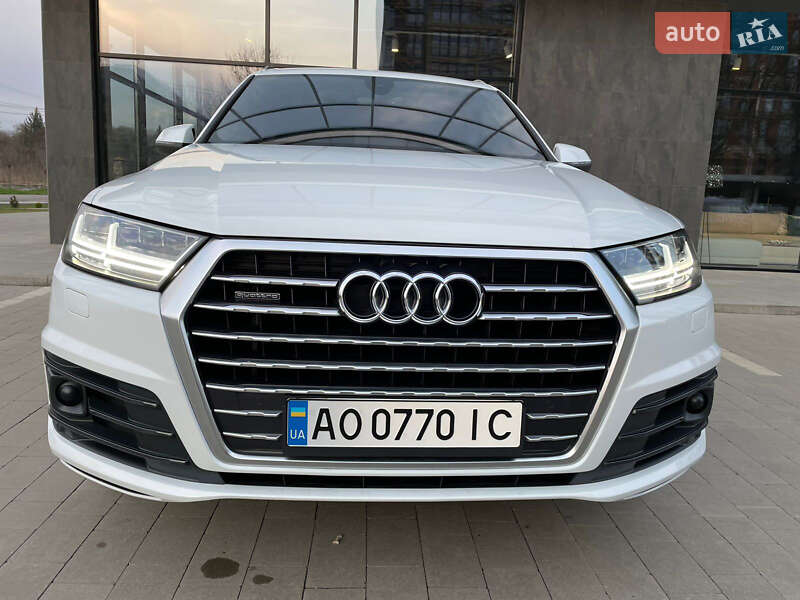 Позашляховик / Кросовер Audi Q7 2015 в Ужгороді