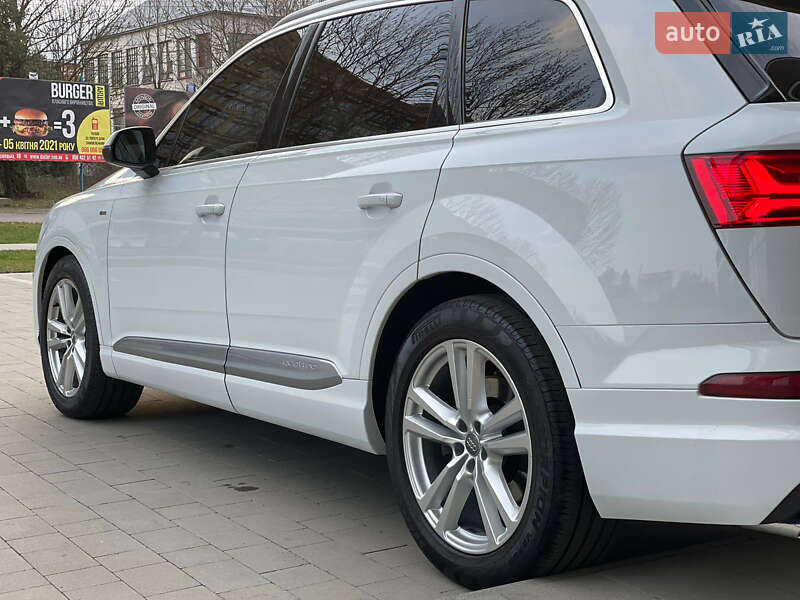 Позашляховик / Кросовер Audi Q7 2015 в Ужгороді