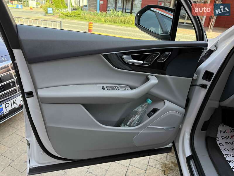 Позашляховик / Кросовер Audi Q7 2018 в Львові