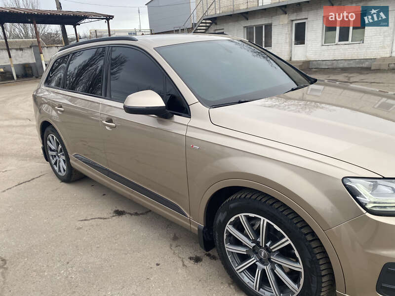 Позашляховик / Кросовер Audi Q7 2018 в Києві