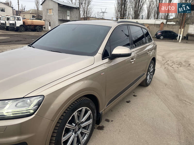 Позашляховик / Кросовер Audi Q7 2018 в Києві