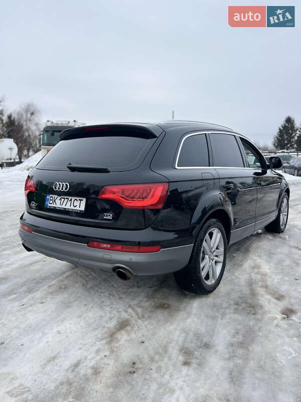 Внедорожник / Кроссовер Audi Q7 2012 в Березному
