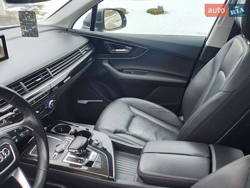 Внедорожник / Кроссовер Audi Q7 2017 в Ровно