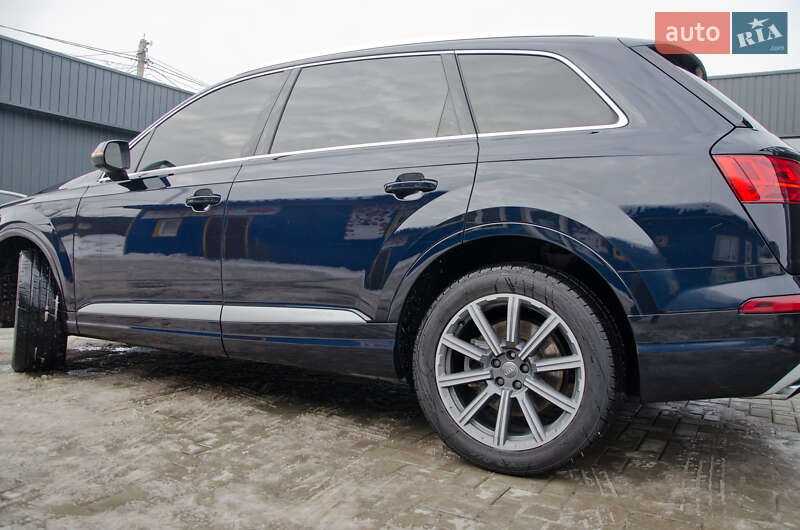 Внедорожник / Кроссовер Audi Q7 2016 в Сарнах
