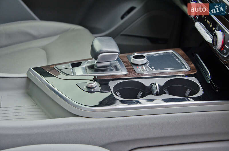 Внедорожник / Кроссовер Audi Q7 2016 в Сарнах