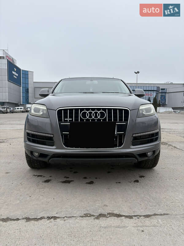 Внедорожник / Кроссовер Audi Q7 2011 в Черновцах