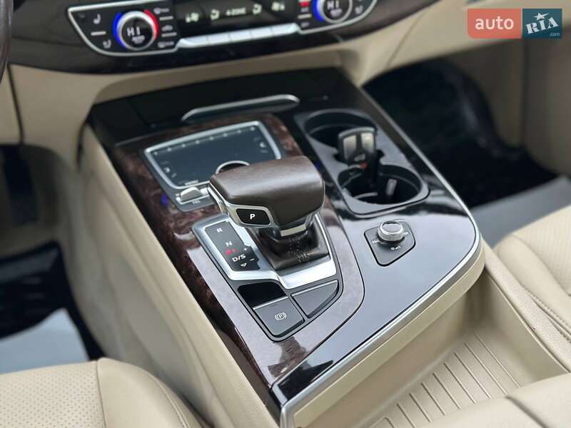 Внедорожник / Кроссовер Audi Q7 2017 в Львове