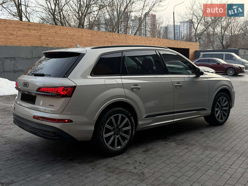 Позашляховик / Кросовер Audi Q7 2023 в Києві