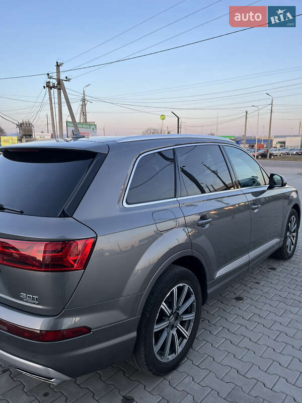 Позашляховик / Кросовер Audi Q7 2016 в Хусті