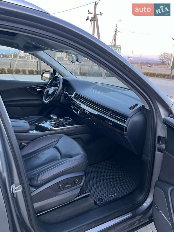 Позашляховик / Кросовер Audi Q7 2016 в Хусті
