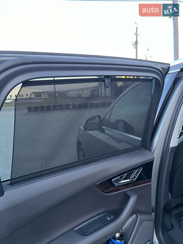 Позашляховик / Кросовер Audi Q7 2016 в Хусті