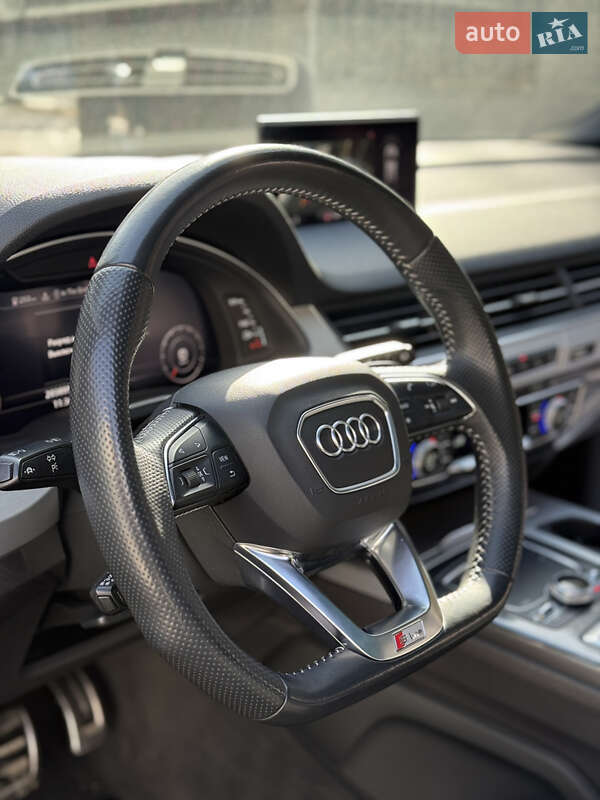 Позашляховик / Кросовер Audi Q7 2018 в Луцьку