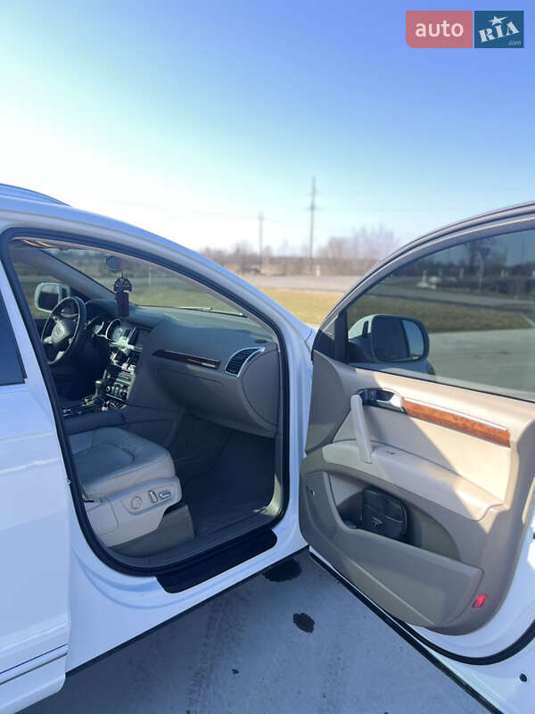 Позашляховик / Кросовер Audi Q7 2014 в Луцьку