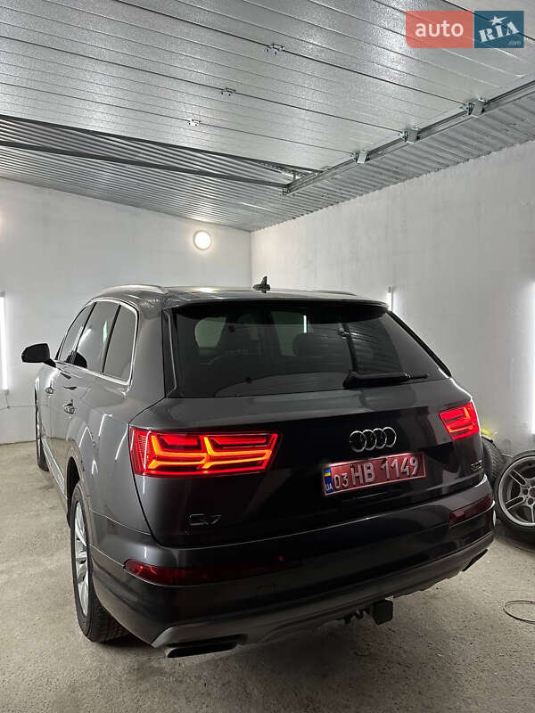 Позашляховик / Кросовер Audi Q7 2018 в Рівному