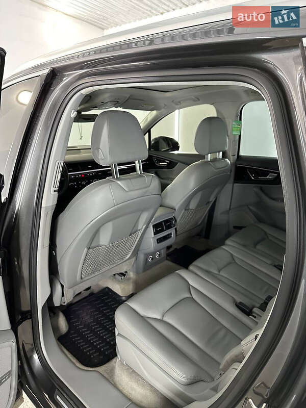 Позашляховик / Кросовер Audi Q7 2018 в Рівному