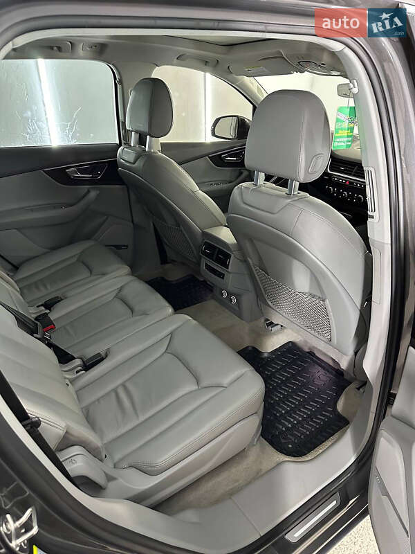 Позашляховик / Кросовер Audi Q7 2018 в Рівному