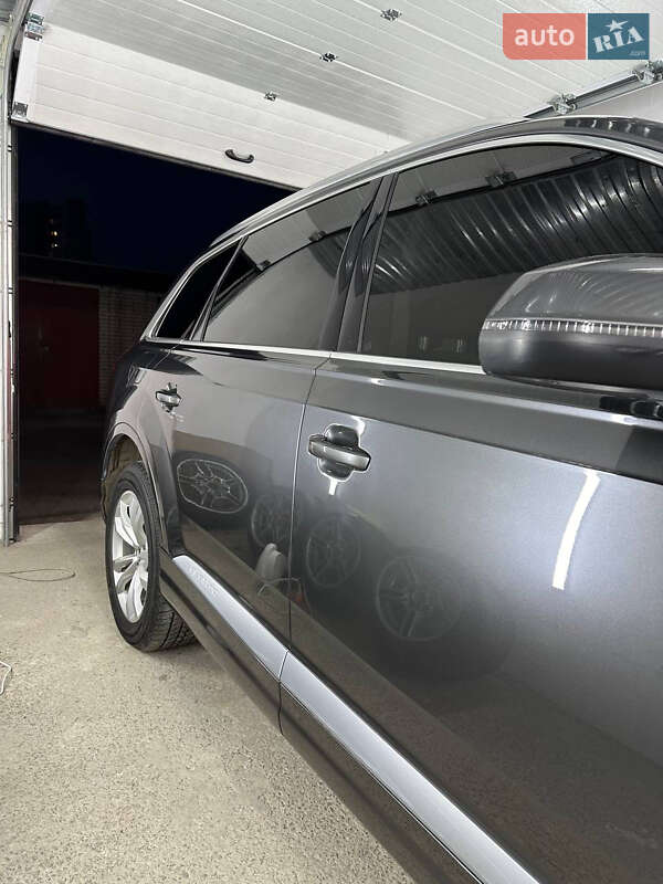 Позашляховик / Кросовер Audi Q7 2018 в Рівному