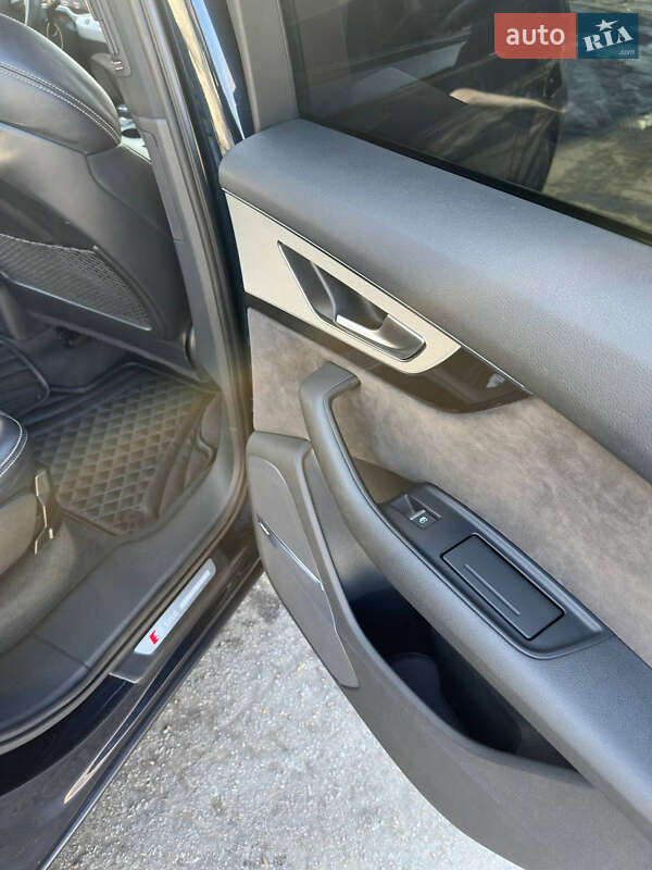 Внедорожник / Кроссовер Audi Q7 2017 в Житомире