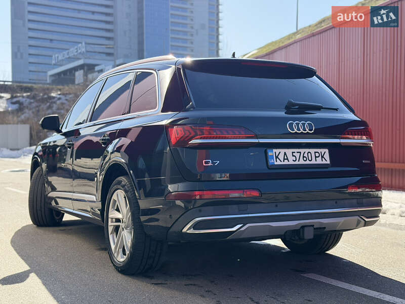 Внедорожник / Кроссовер Audi Q7 2019 в Киеве