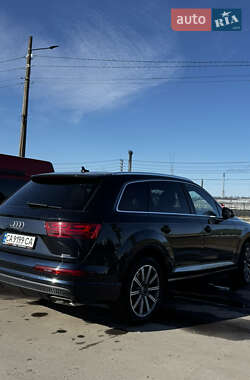 Позашляховик / Кросовер Audi Q7 2016 в Умані
