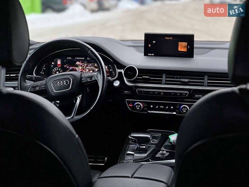 Позашляховик / Кросовер Audi Q7 2017 в Києві