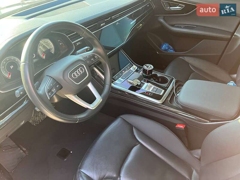 Позашляховик / Кросовер Audi Q7 2022 в Полтаві