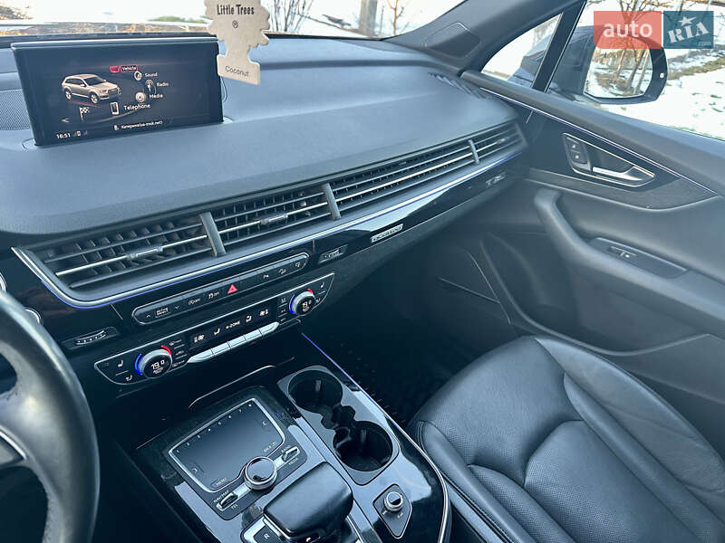 Позашляховик / Кросовер Audi Q7 2016 в Городищеві