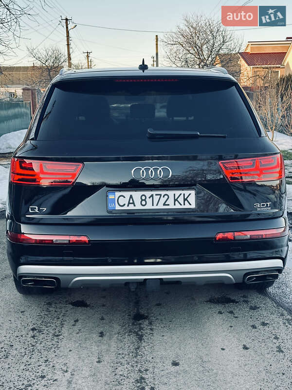 Позашляховик / Кросовер Audi Q7 2016 в Городищеві