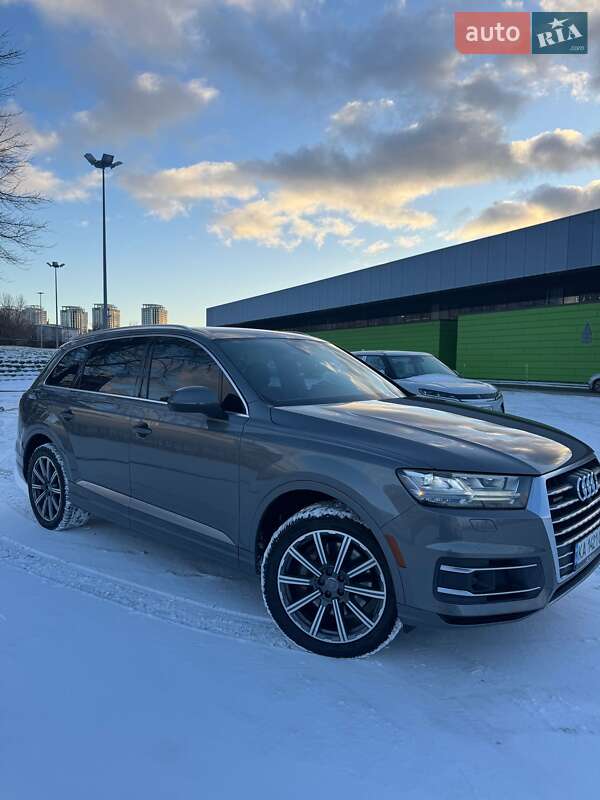 Позашляховик / Кросовер Audi Q7 2017 в Києві