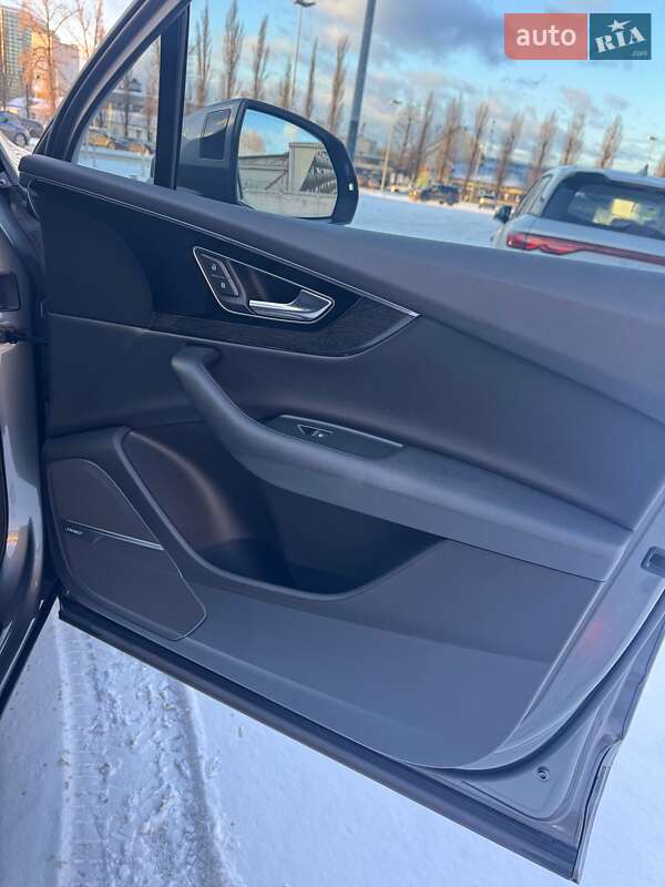 Позашляховик / Кросовер Audi Q7 2017 в Києві