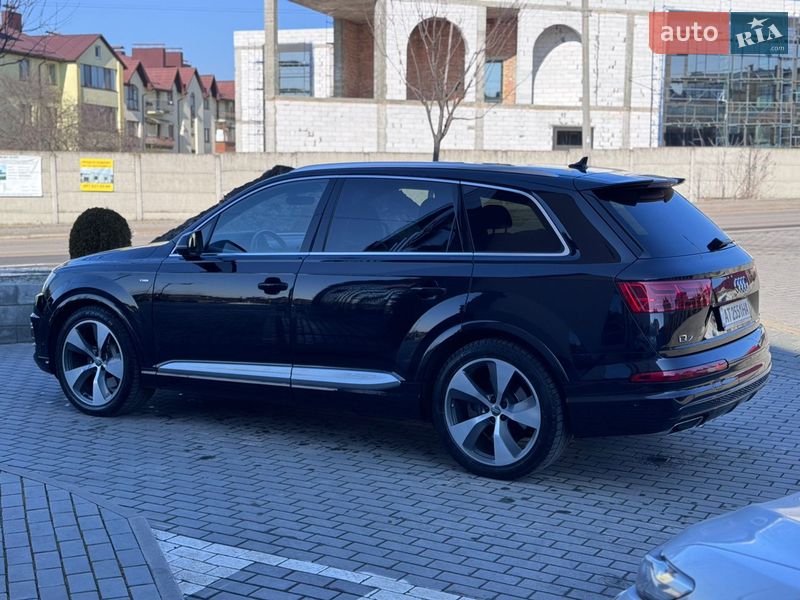 Внедорожник / Кроссовер Audi Q7 2017 в Ровно