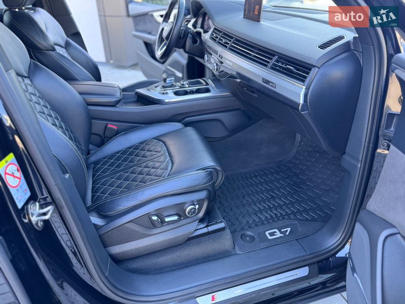 Внедорожник / Кроссовер Audi Q7 2017 в Ровно