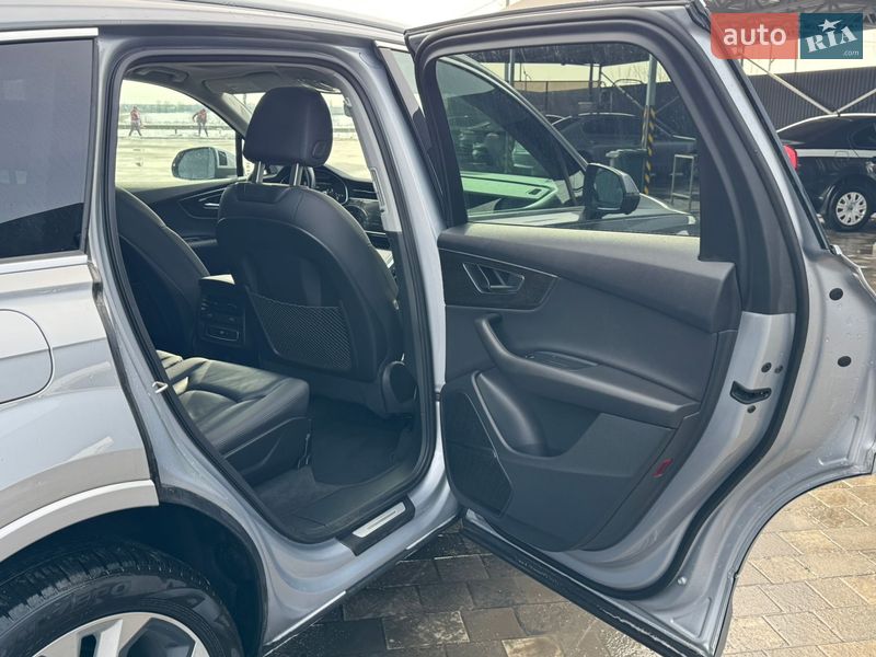 Внедорожник / Кроссовер Audi Q7 2021 в Полтаве