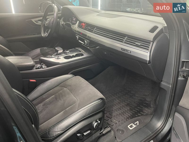 Внедорожник / Кроссовер Audi Q7 2017 в Киеве