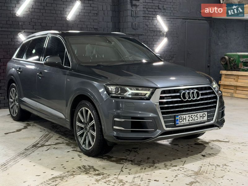 Внедорожник / Кроссовер Audi Q7 2015 в Киеве