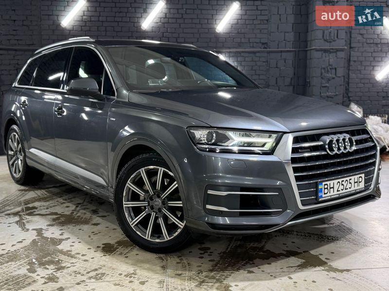 Внедорожник / Кроссовер Audi Q7 2015 в Киеве