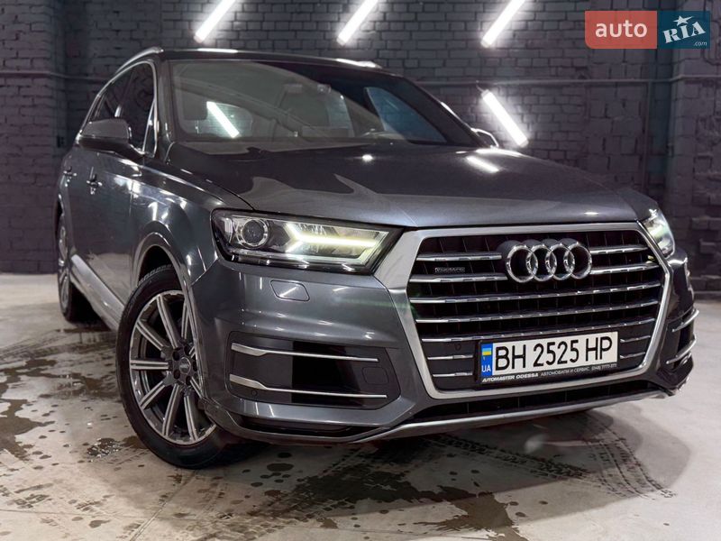 Внедорожник / Кроссовер Audi Q7 2015 в Киеве