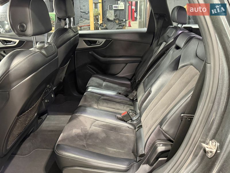 Внедорожник / Кроссовер Audi Q7 2015 в Киеве